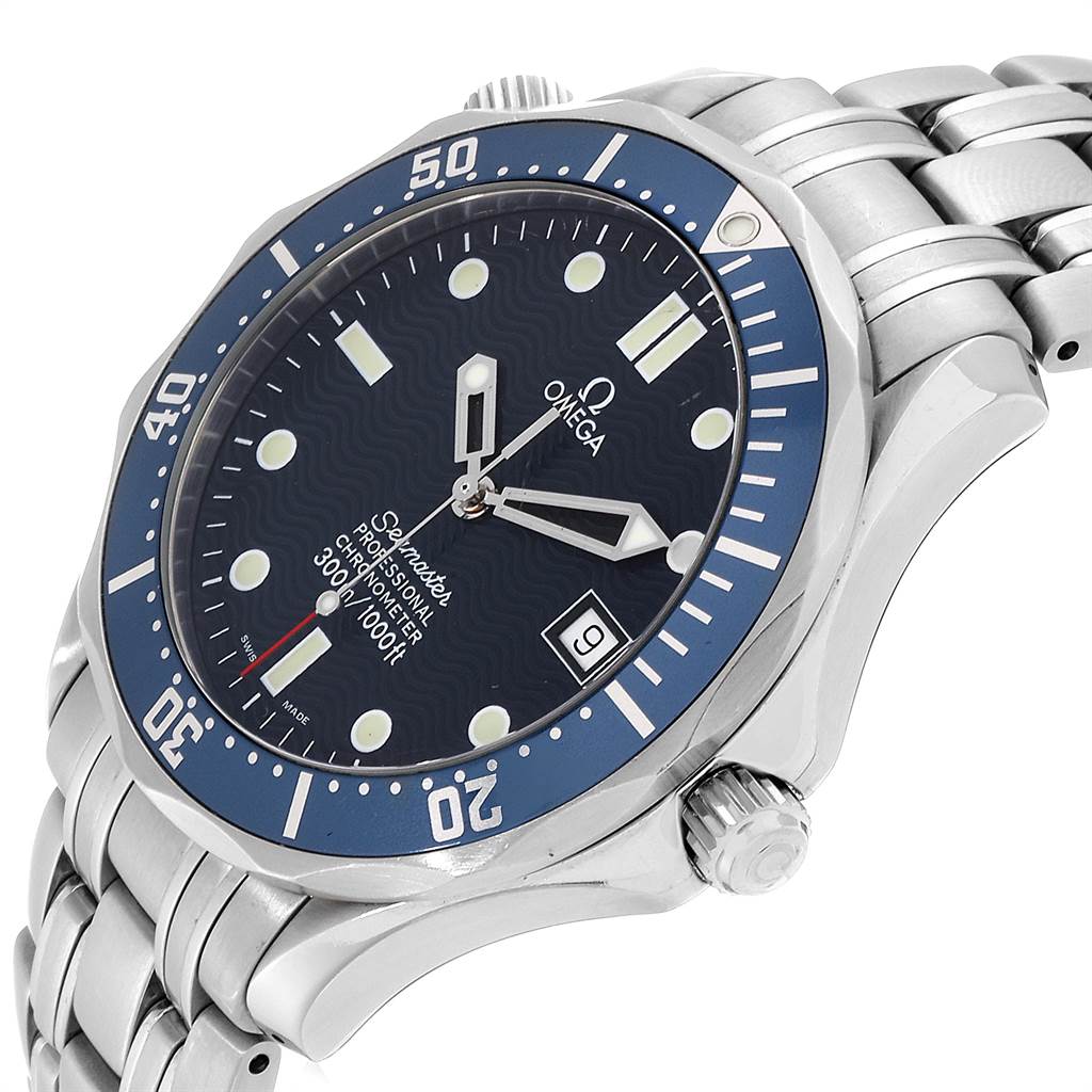 The image shows an angled close-up view of the Omega Seamaster 2531.80.00 Men
s Stainless Steel Blue Dial 2531.80.00 Men
s Stainless Steel Blue Dial watch, featuring its face, bezel, crown, and part of the bracelet.