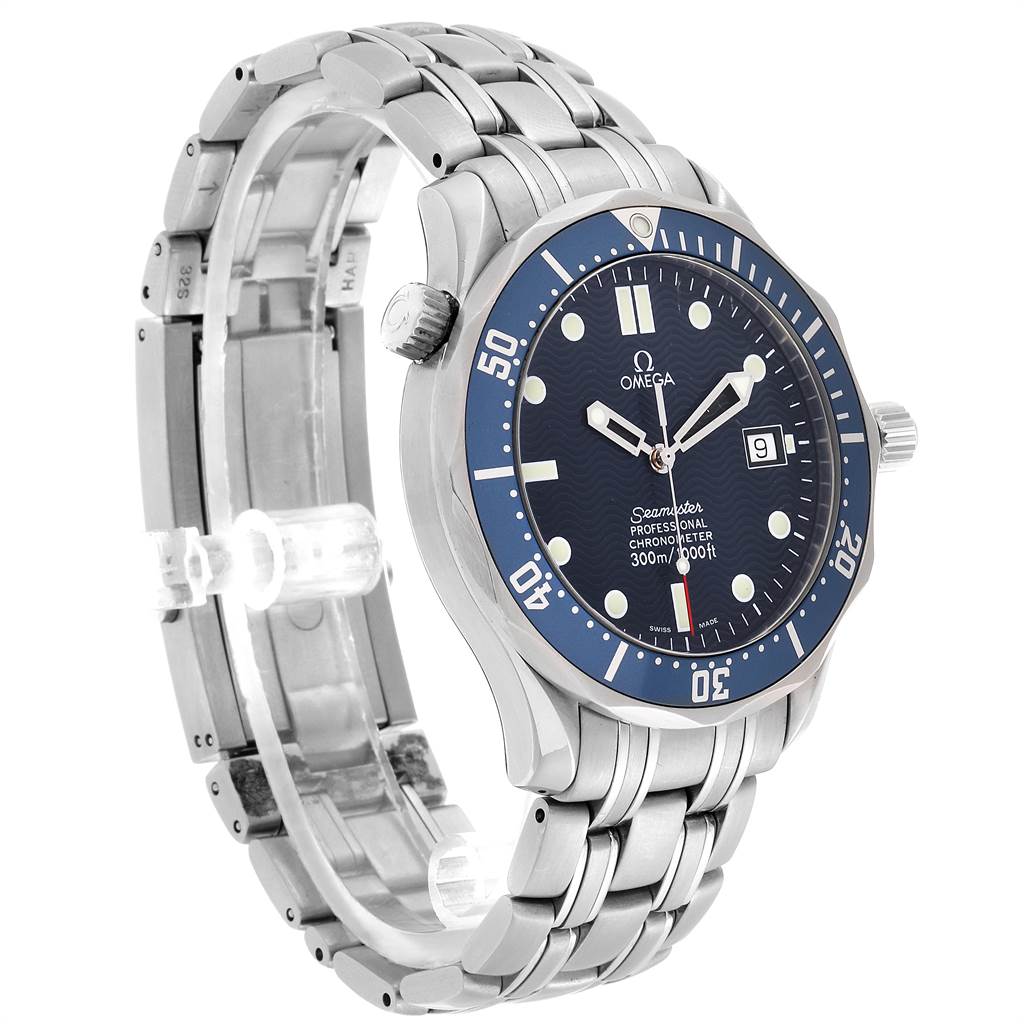 The image shows an angled view of an Omega Seamaster 2531.80.00 Men
s Stainless Steel Blue Dial 2531.80.00 Men
s Stainless Steel Blue Dial watch, displaying the dial, bezel, and part of the bracelet.