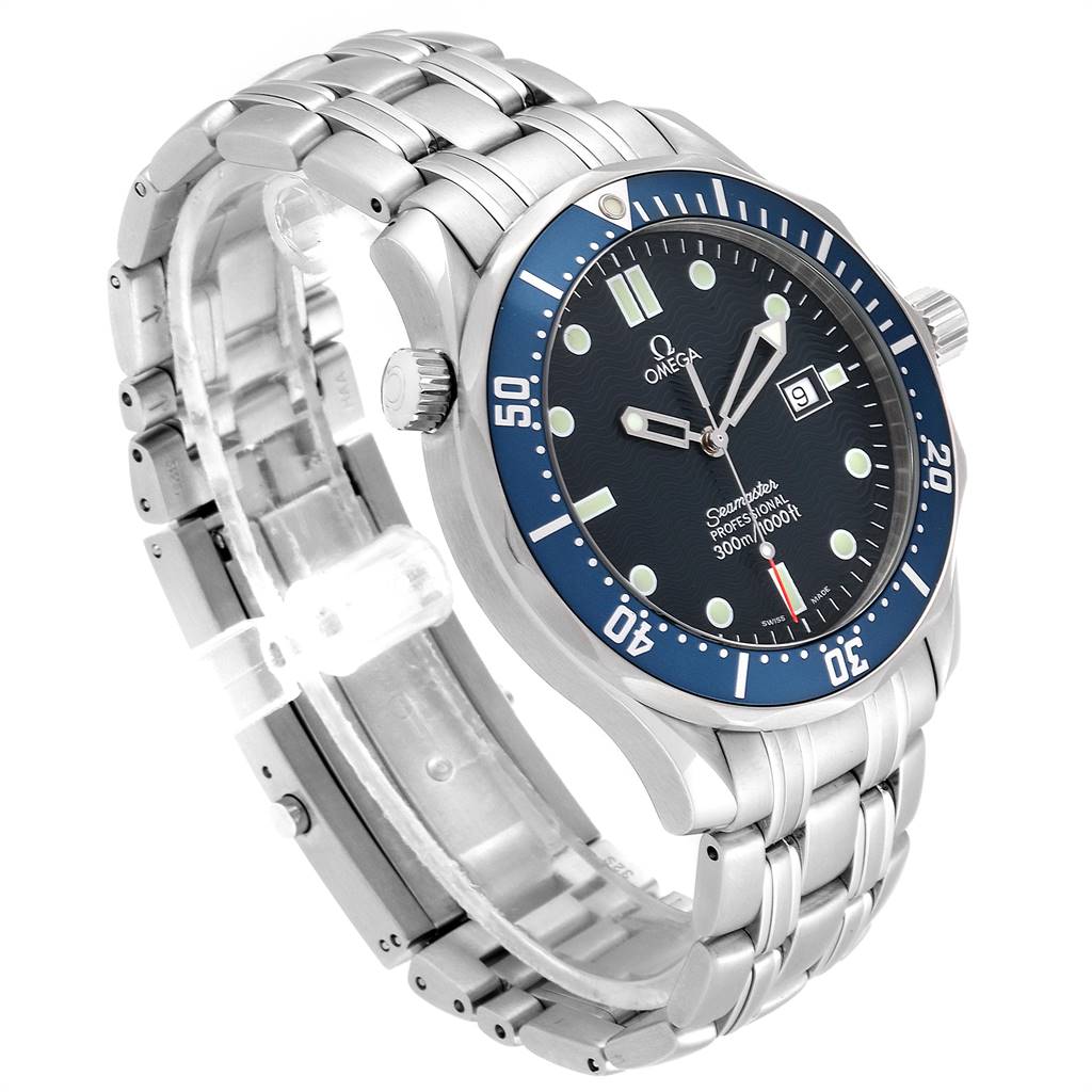 The image shows the front and side views of the Omega Seamaster 2541.80.00 Men
s Stainless Steel Blue Dial 2541.80.00 Men
s Stainless Steel Blue Dial watch, highlighting its stainless steel bracelet and bezel.