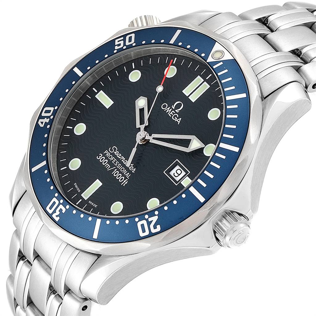 The image shows a close-up of an Omega Seamaster 2541.80.00 Men
s Stainless Steel Blue Dial 2541.80.00 Men
s Stainless Steel Blue Dial watch, highlighting its blue bezel, black dial, date window, and stainless steel bracelet.