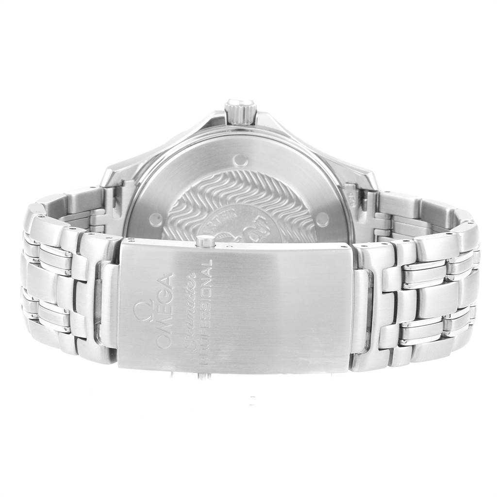 The image shows the back view of an Omega Seamaster 2541.80.00 Men
s Stainless Steel Blue Dial 2541.80.00 Men
s Stainless Steel Blue Dial watch, highlighting the clasp and bracelet.