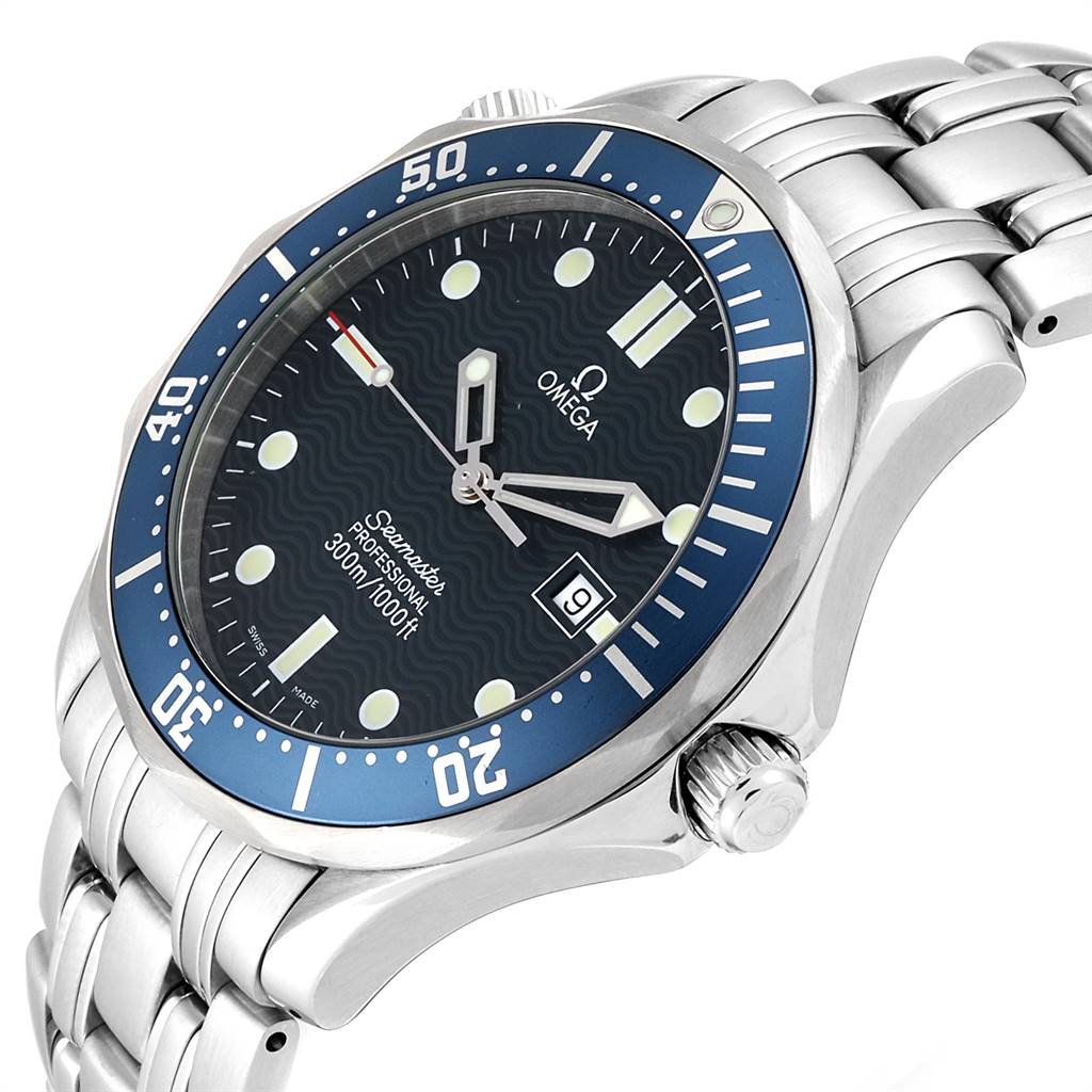 The image shows an oblique-angle view of the Omega Seamaster 2541.80.00 Men
s Stainless Steel Blue Dial 2541.80.00 Men
s Stainless Steel Blue Dial watch, highlighting its face, bezel, date display, and bracelet.