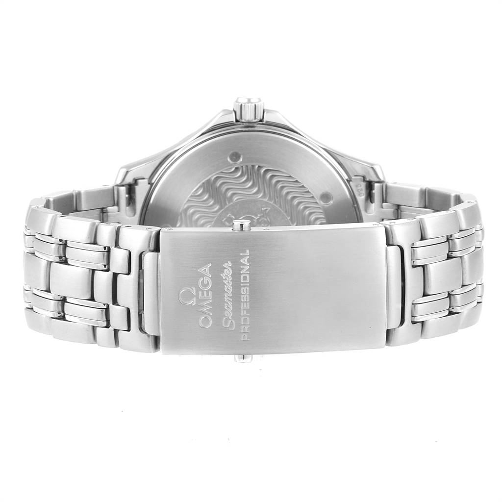 The image shows the back and bracelet of an Omega Seamaster 2541.80.00 Men
s Stainless Steel Blue Dial 2541.80.00 Men
s Stainless Steel Blue Dial watch, highlighting the clasp and the engraved case back.