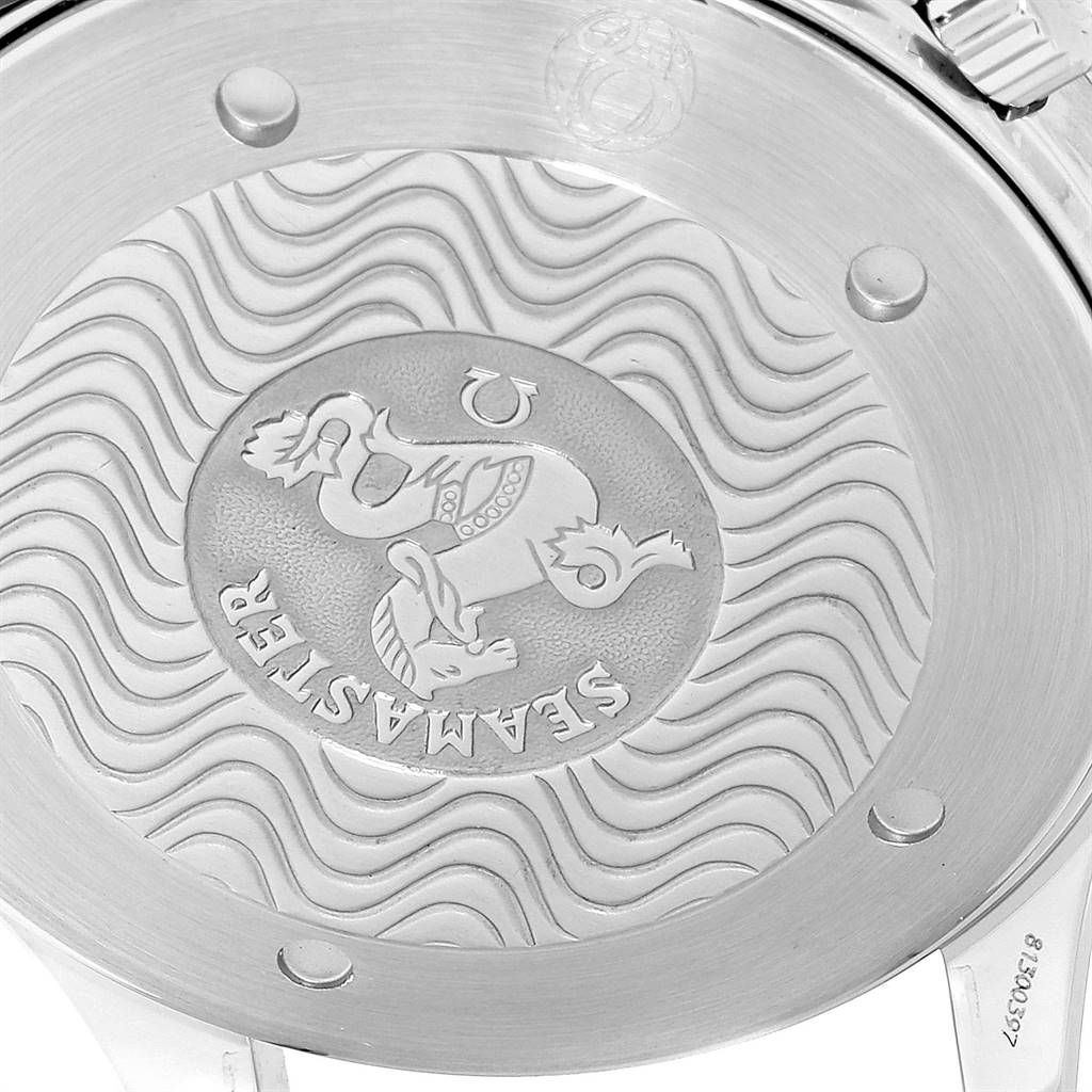 This image shows the case back of an Omega Seamaster 2531.80.00 Men
s Stainless Steel Blue Dial 2531.80.00 Men
s Stainless Steel Blue Dial watch, highlighting its engraved logo and wave pattern.