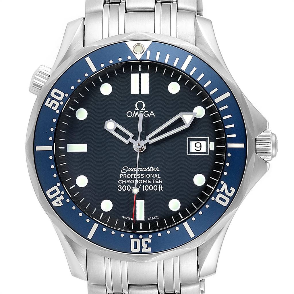 The image shows a frontal view of an Omega Seamaster 2531.80.00 Men
s Stainless Steel Blue Dial 2531.80.00 Men
s Stainless Steel Blue Dial watch, highlighting its bezel, dial, hands, and date window.