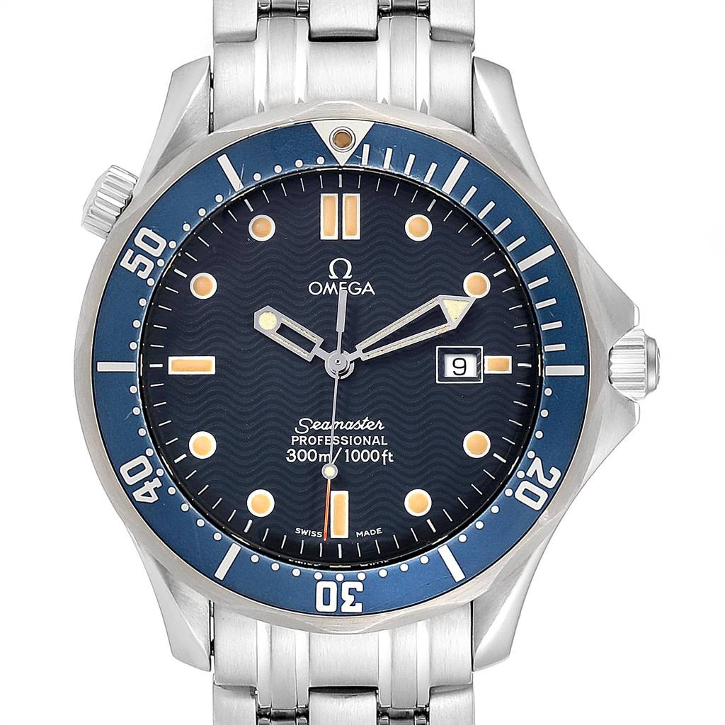 The image shows a front angle view of an Omega Seamaster 2541.80.00 Men
s Stainless Steel Blue Dial 2541.80.00 Men
s Stainless Steel Blue Dial watch, highlighting its dial, bezel, and bracelet.