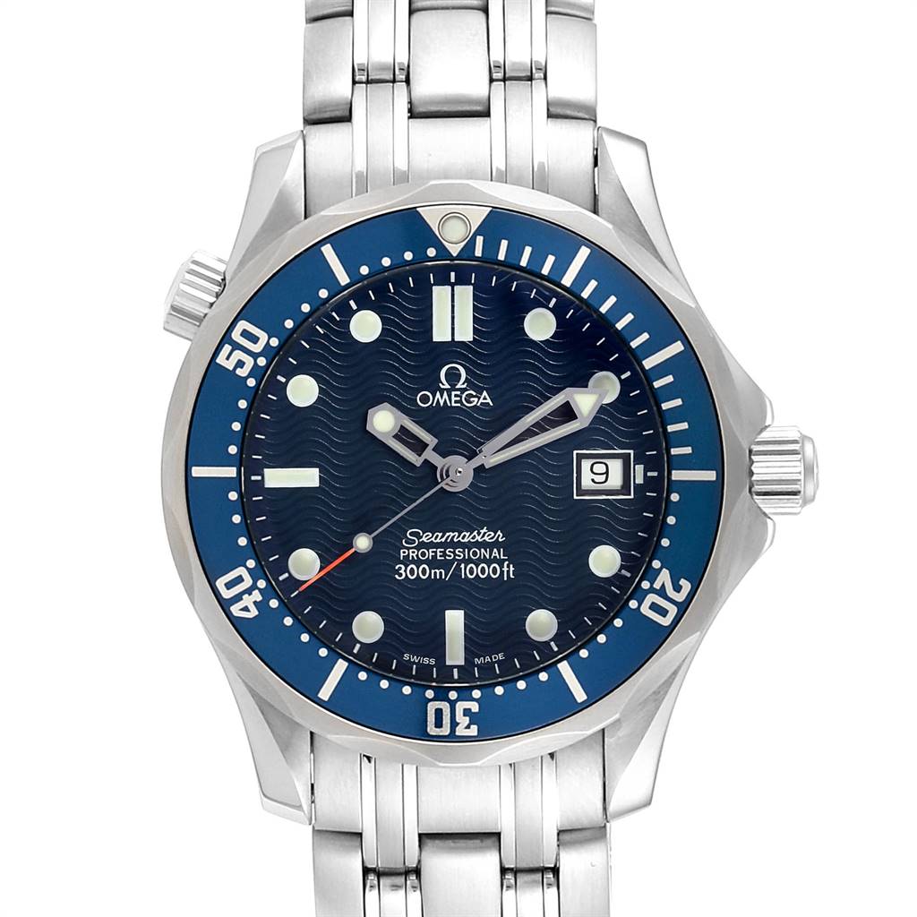 The image shows a front view of the Omega Seamaster 2561.80.00 Men
s Stainless Steel Blue Dial 2561.80.00 Men
s Stainless Steel Blue Dial watch, highlighting its blue dial, bezel, and stainless steel bracelet.