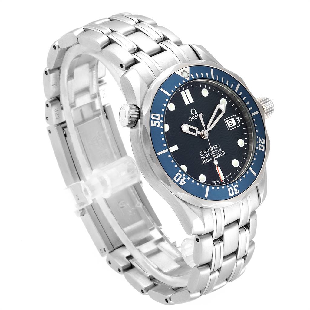 The image shows an angled view of the Omega Seamaster 2561.80.00 Men
s Stainless Steel Blue Dial 2561.80.00 Men
s Stainless Steel Blue Dial watch, highlighting its face, bezel, crown, and metal bracelet.