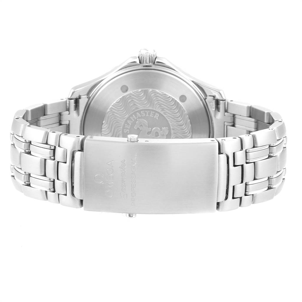 This image shows the back case and clasp of an Omega Seamaster 2531.80.00 Men
s Stainless Steel Blue Dial 2531.80.00 Men
s Stainless Steel Blue Dial watch with its stainless steel bracelet.