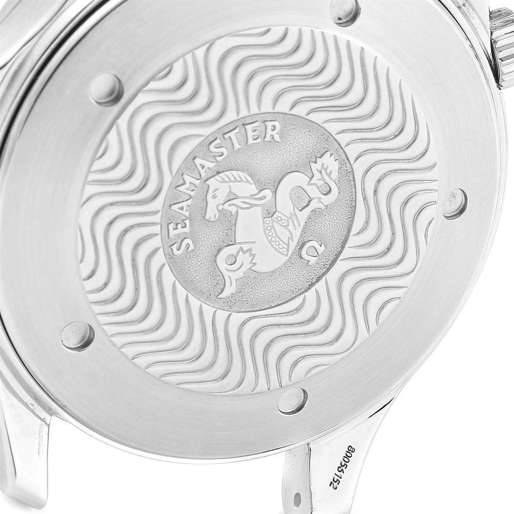 This image shows the case back of an Omega Seamaster 2531.80.00 Men
s Stainless Steel Blue Dial 2531.80.00 Men
s Stainless Steel Blue Dial watch, featuring the embossed logo and wave design.