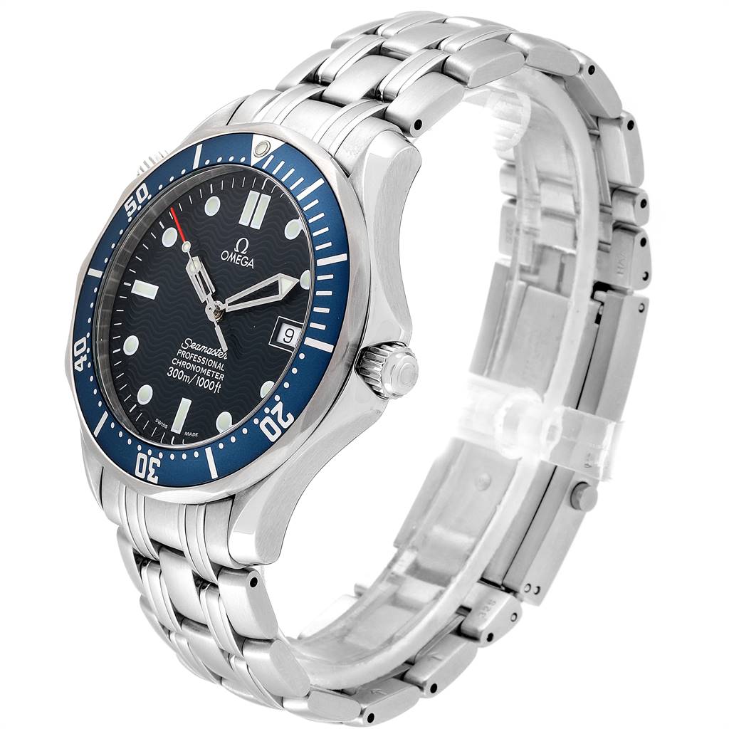 The image shows an angled view of the Omega Seamaster 2531.80.00 Men
s Stainless Steel Blue Dial 2531.80.00 Men
s Stainless Steel Blue Dial watch, highlighting its face, bezel, crown, and stainless steel bracelet.