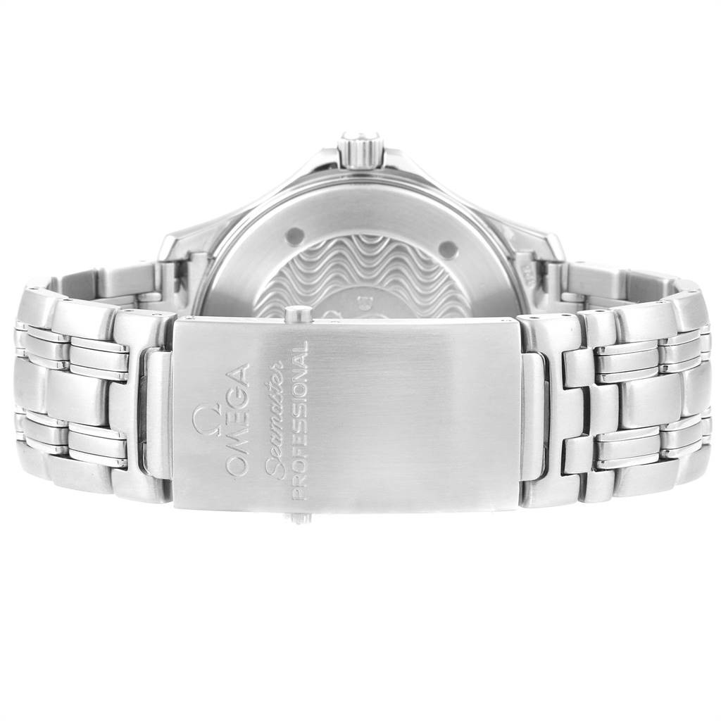 The image shows the back view of an Omega Seamaster 2531.80.00 Men
s Stainless Steel Blue Dial 2531.80.00 Men
s Stainless Steel Blue Dial watch, highlighting the clasp and bracelet.