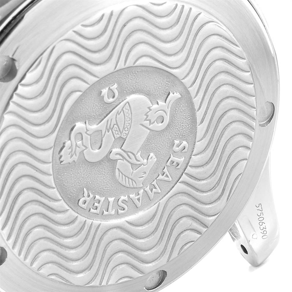 The image shows the case back with the wave pattern and logo of the Omega Seamaster 2561.80.00 Men
s Stainless Steel Blue Dial 2561.80.00 Men
s Stainless Steel Blue Dial watch, including a portion of the serial number.