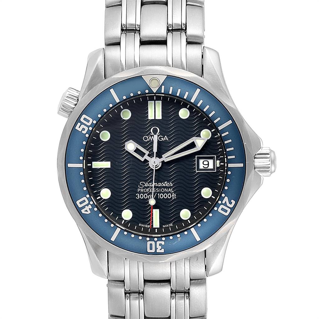 The image shows a front view of an Omega Seamaster 2561.80.00 Men
s Stainless Steel Blue Dial 2561.80.00 Men
s Stainless Steel Blue Dial watch, displaying its dial, bezel, hands, bracelet, and date window.