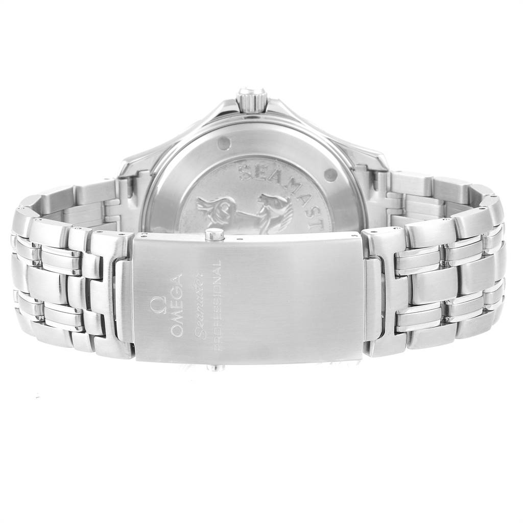 The image shows the back view of the Omega Seamaster 2221.80.00 Men
s Stainless Steel Blue Dial 2221.80.00 Men
s Stainless Steel Blue Dial watch, highlighting its bracelet and clasp.