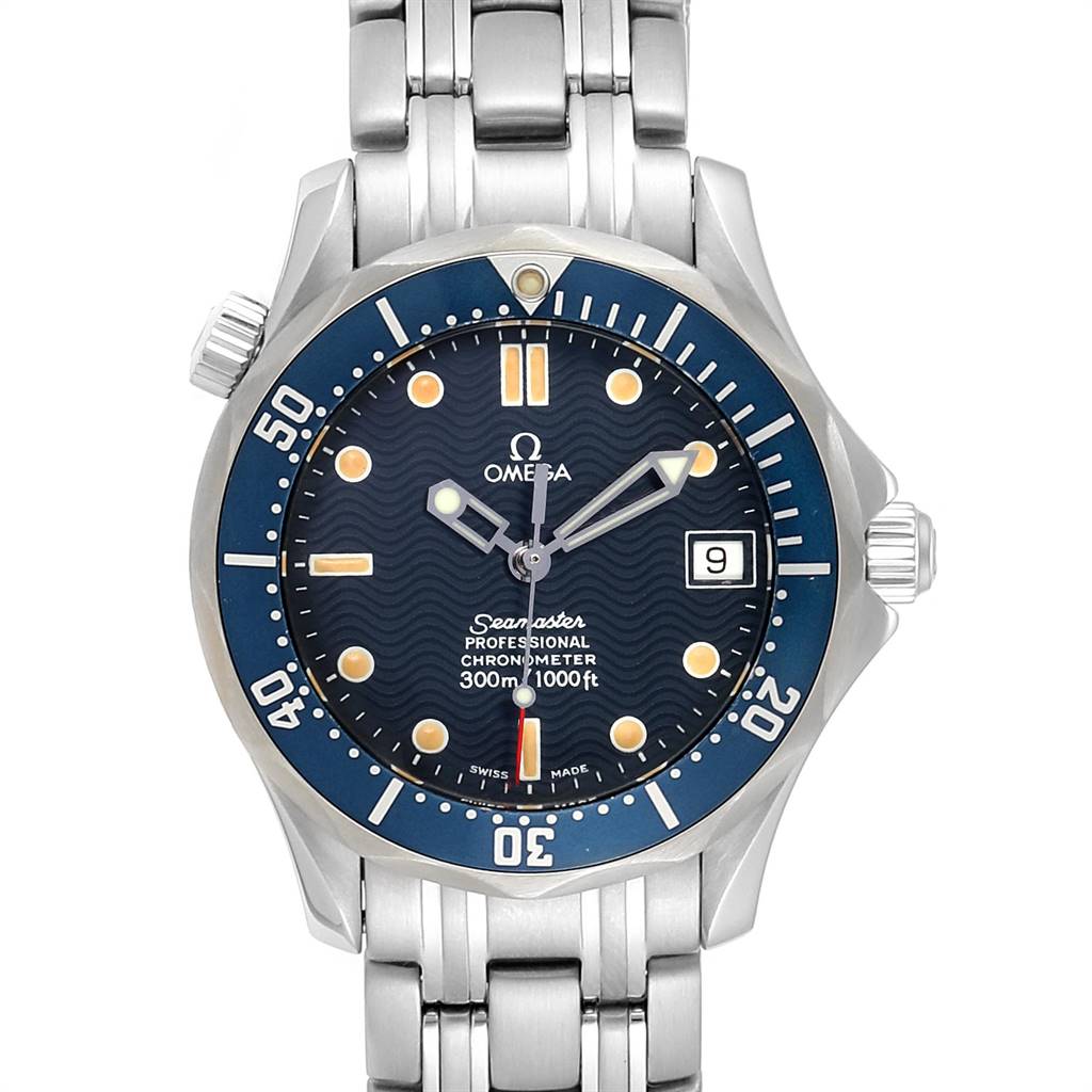 The image shows a front view of an Omega Seamaster 2551.80.00 Men
s Stainless Steel Blue Dial 2551.80.00 Men
s Stainless Steel Blue Dial watch, displaying its dial, bezel, and stainless steel bracelet.