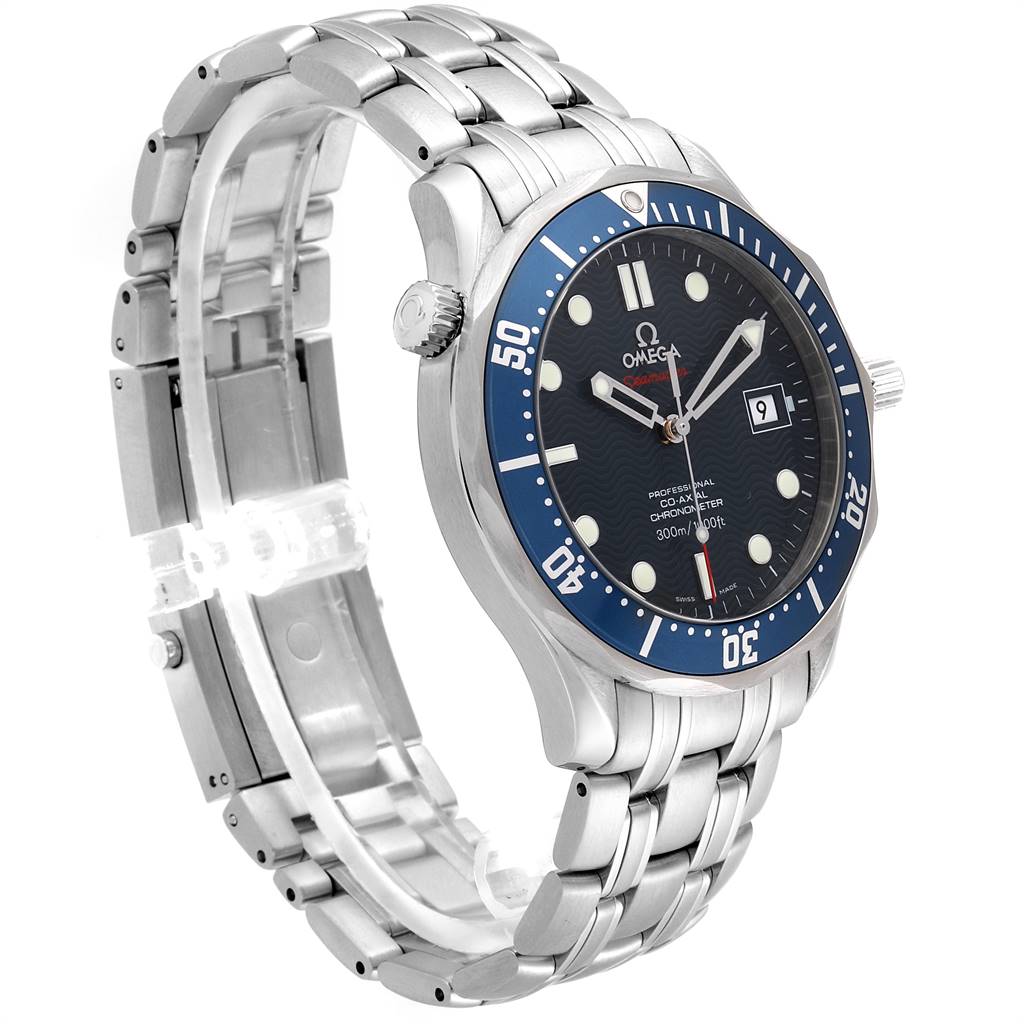The image shows an angled view of the Omega Seamaster 2220.80.00 Men
s Stainless Steel Blue Dial 2220.80.00 Men
s Stainless Steel Blue Dial, highlighting its silver bracelet, blue bezel, and black dial.