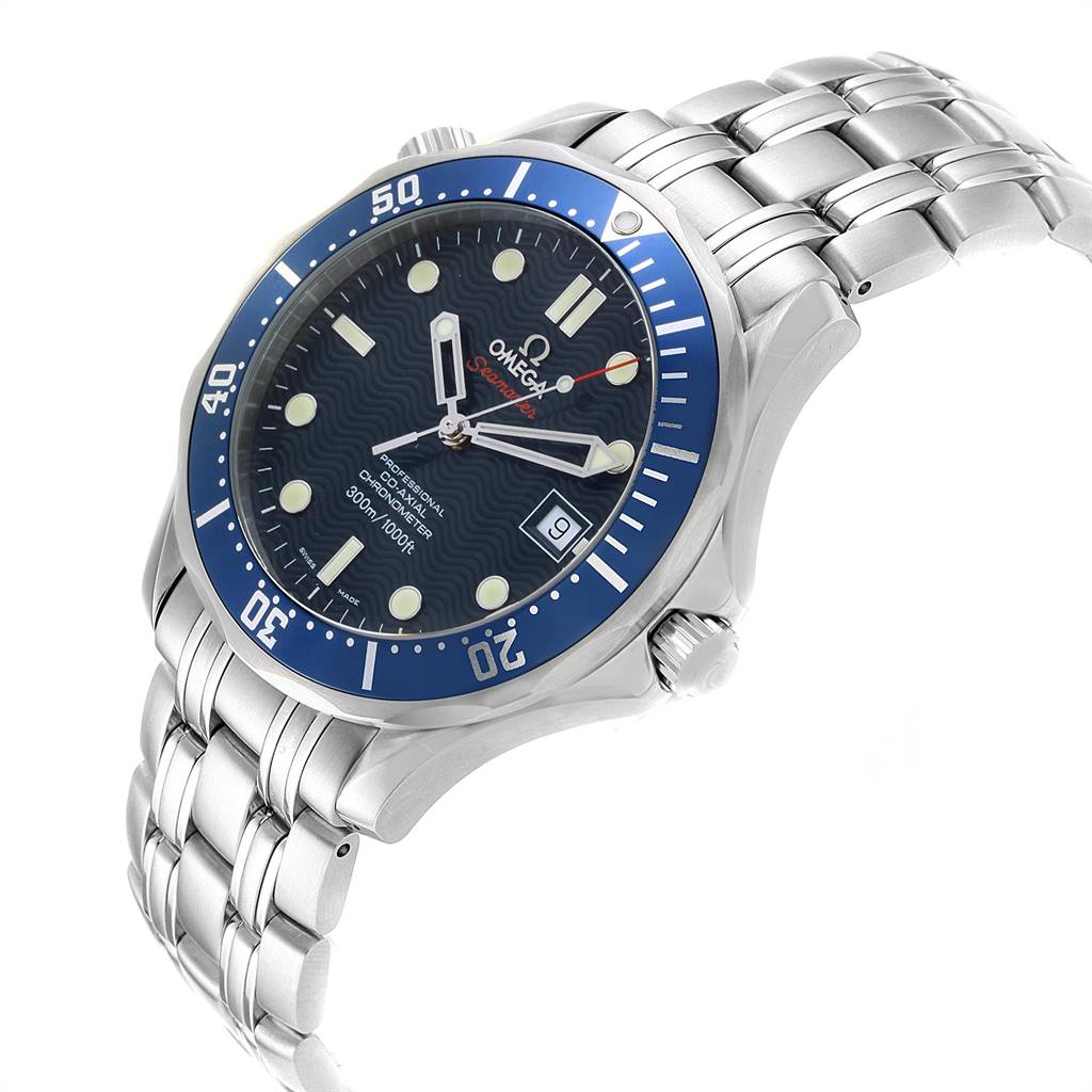 The image shows an Omega Seamaster 2220.80.00 Men
s Stainless Steel Blue Dial 2220.80.00 Men
s Stainless Steel Blue Dial watch at a slight angle, highlighting the face, bezel, crown, and the stainless steel bracelet.