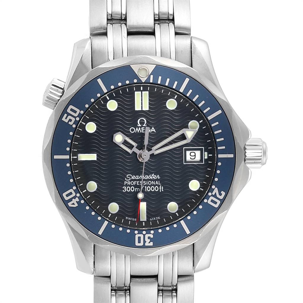 The image shows a front view of an Omega Seamaster 2561.80.00 Men
s Stainless Steel Blue Dial 2561.80.00 Men
s Stainless Steel Blue Dial watch, highlighting its face, bezel, and stainless steel bracelet.