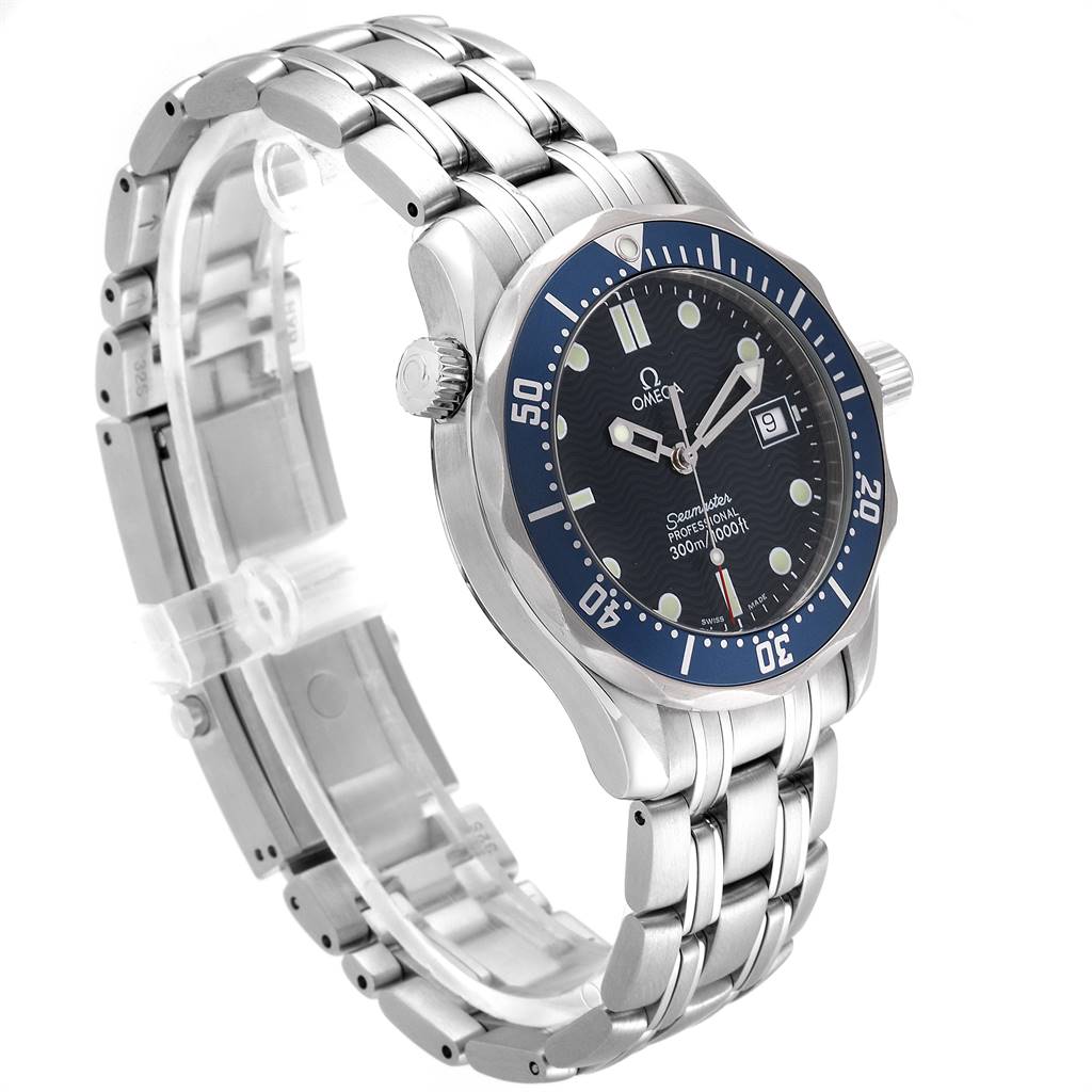 The image shows a side view of an Omega Seamaster 2561.80.00 Men
s Stainless Steel Blue Dial 2561.80.00 Men
s Stainless Steel Blue Dial watch, highlighting the face, bezel, and stainless steel bracelet.