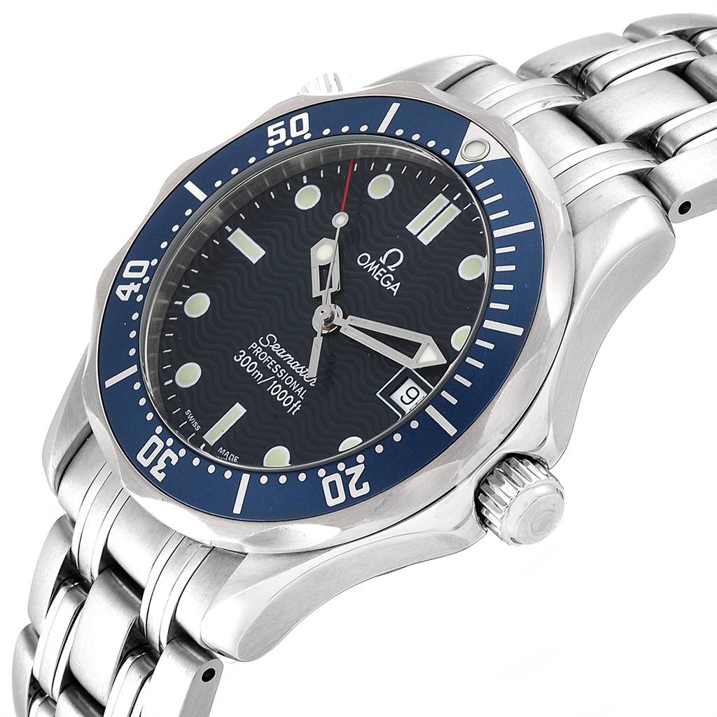 The image shows an angled view of the Omega Seamaster 2561.80.00 Men
s Stainless Steel Blue Dial 2561.80.00 Men
s Stainless Steel Blue Dial watch, including its dial, bezel, crown, and bracelet.