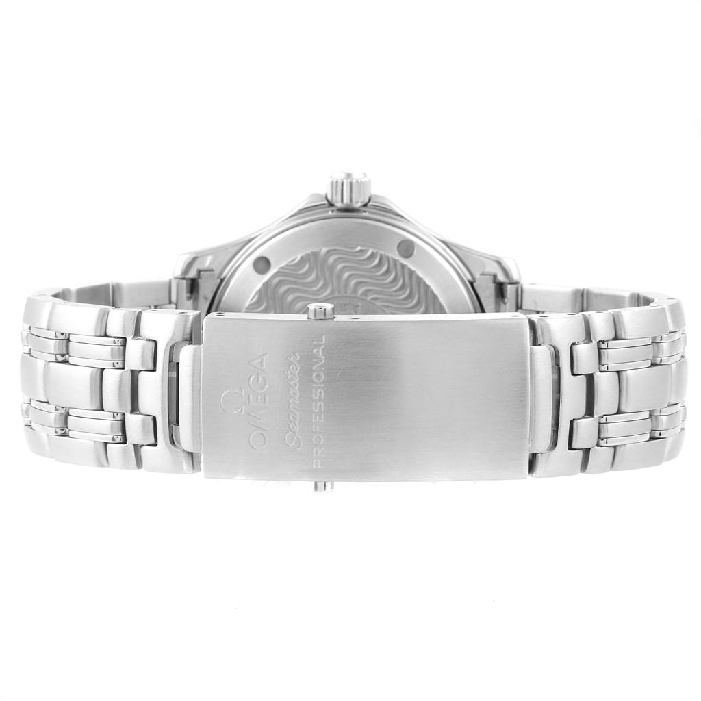 The image shows the back view of an Omega Seamaster 2561.80.00 Men
s Stainless Steel Blue Dial 2561.80.00 Men
s Stainless Steel Blue Dial watch, featuring the bracelet and clasp.