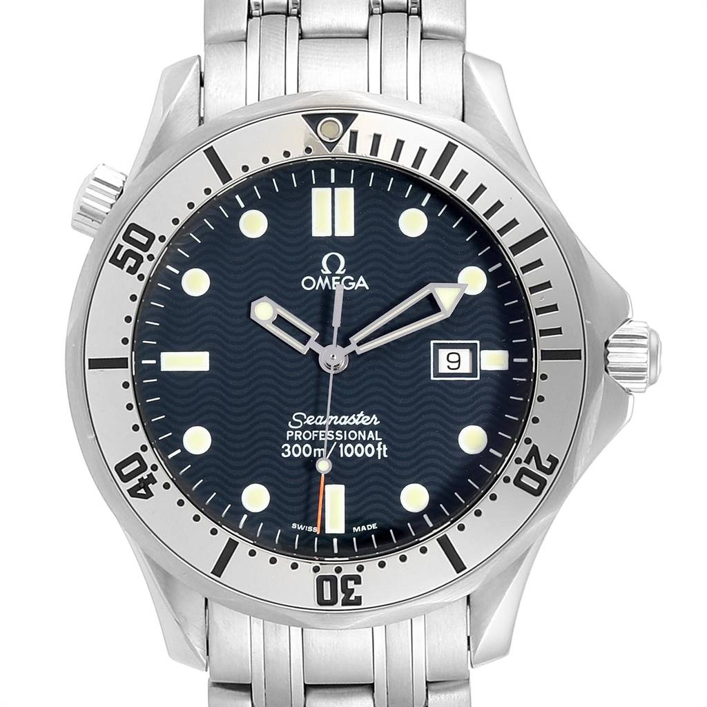 The image shows a front view of the Omega Seamaster 2542.80.00 Men
s Stainless Steel Blue Dial 2542.80.00 Men
s Stainless Steel Blue Dial watch, highlighting its dial, hands, date window, bezel, and stainless steel bracelet.