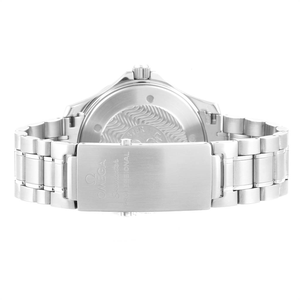 The image shows the back view of the Omega Seamaster 2254.50.00 Men
s Stainless Steel Black Dial 2254.50.00 Men
s Stainless Steel Black Dial watch, highlighting the clasp and bracelet.