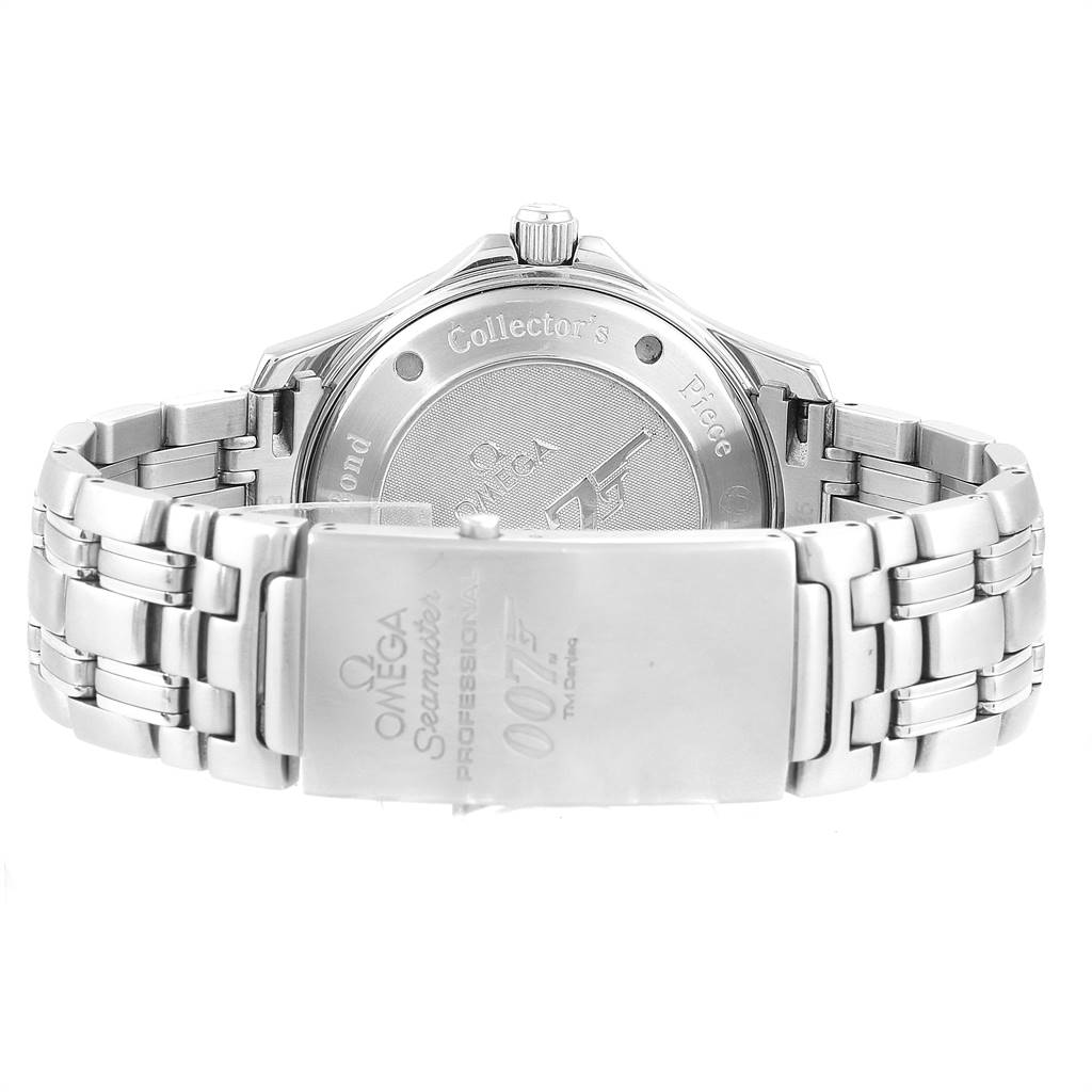 The image shows the back of the watch case and the clasp of the bracelet for an Omega Seamaster 212.30.41.20.01.001 Men
s Stainless Steel Black Dial 212.30.41.20.01.001 Men
s Stainless Steel Black Dial model.