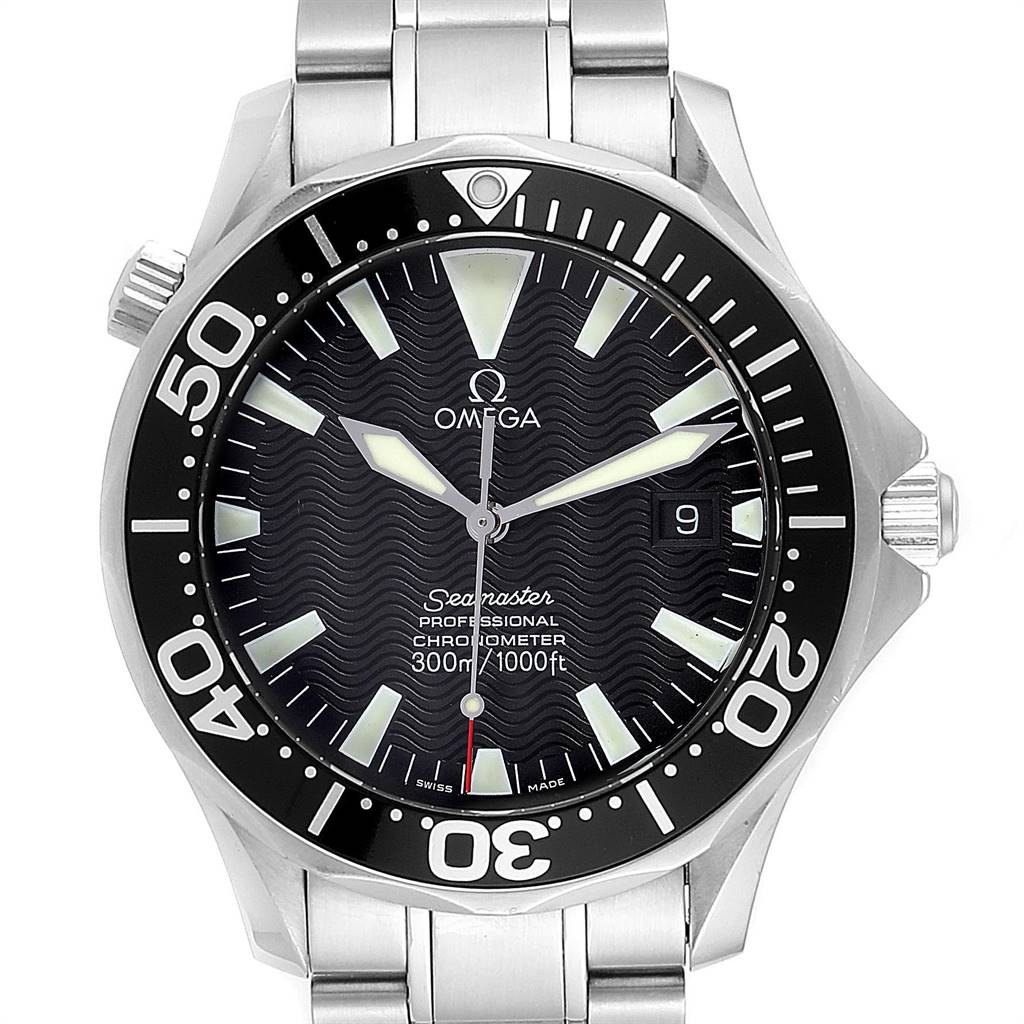 This image shows a front view of the Omega Seamaster 2254.50.00 Men
s Stainless Steel Black Dial 2254.50.00 Men
s Stainless Steel Black Dial watch, highlighting its dial, bezel, crown, and stainless steel bracelet.