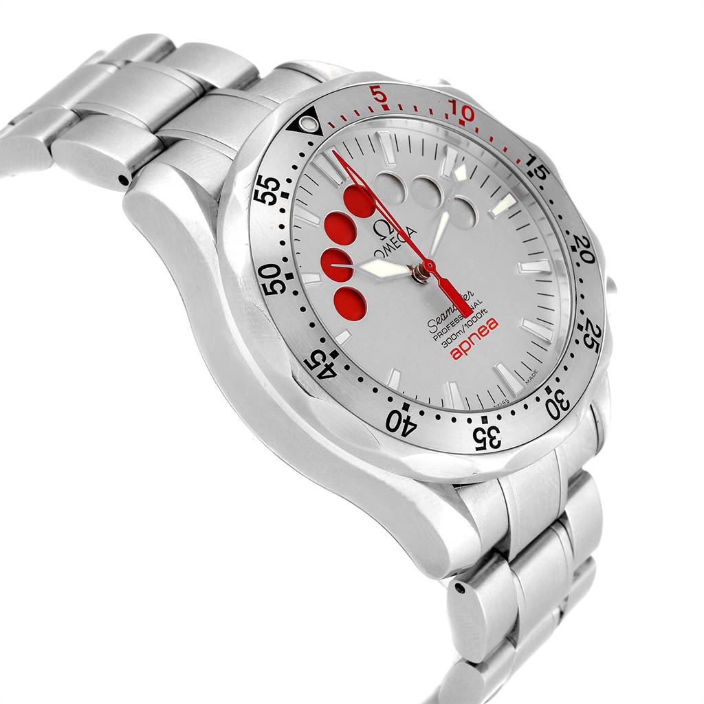 The image shows an angled view of the Omega Seamaster 2595.30.00 Men
s Stainless Steel Silver Dial 2595.30.00 Men
s Stainless Steel Silver Dial
s dial, bezel, and bracelet.