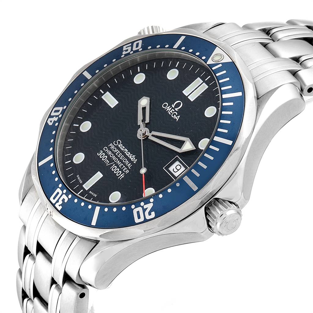 This image shows a side angle of the Omega Seamaster 2531.80.00 Men
s Stainless Steel Blue Dial 2531.80.00 Men
s Stainless Steel Blue Dial watch, highlighting the blue bezel, dial, date window, and stainless steel bracelet.