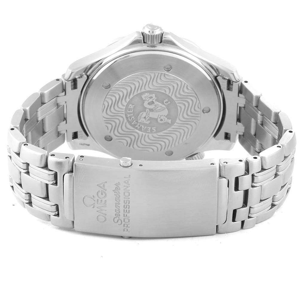 This image shows the back case and clasp of the Omega Seamaster 2531.80.00 Men
s Stainless Steel Blue Dial 2531.80.00 Men
s Stainless Steel Blue Dial watch, highlighting the engraved logo and stainless steel bracelet.