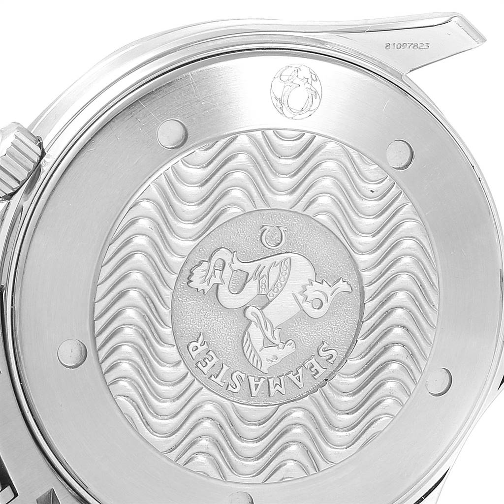 The image shows the case back of an Omega Seamaster 2531.80.00 Men
s Stainless Steel Blue Dial 2531.80.00 Men
s Stainless Steel Blue Dial, featuring an engraved seahorse emblem.