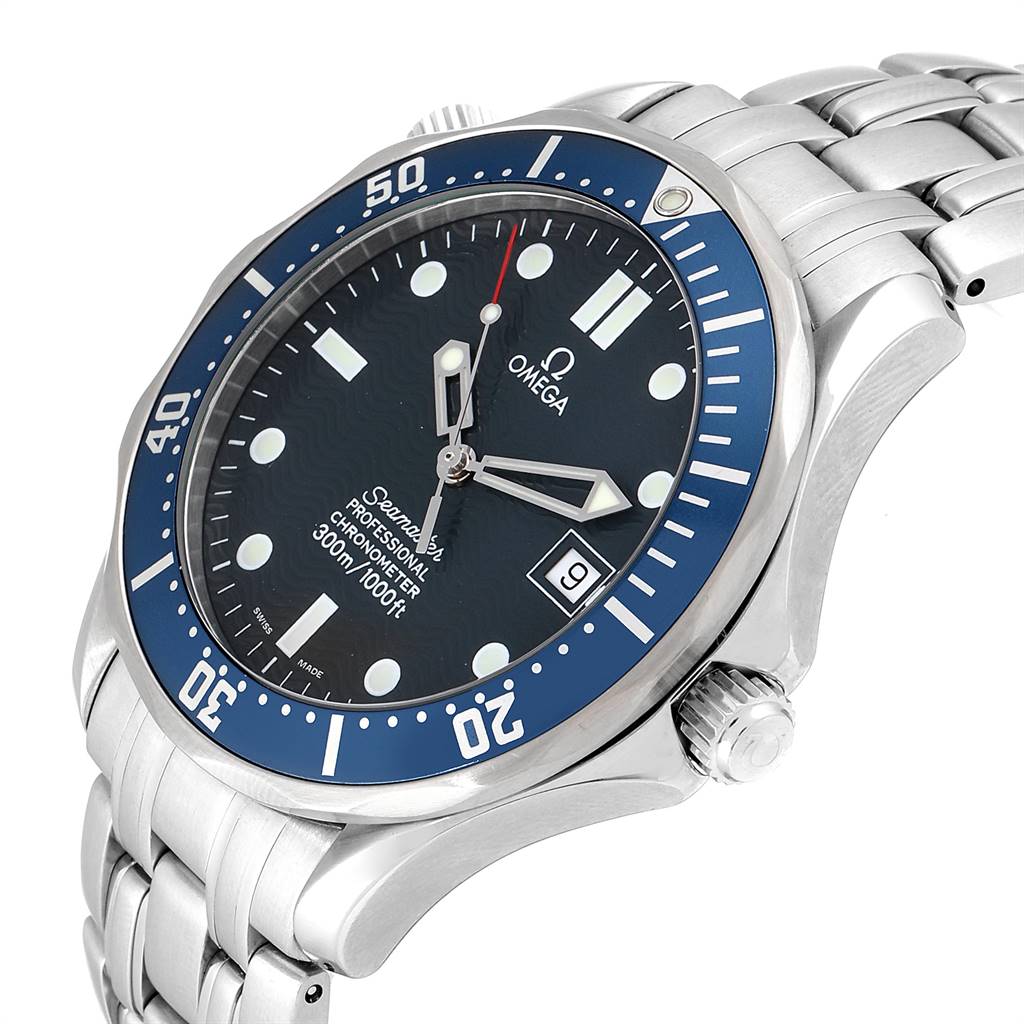This image shows the Omega Seamaster 2531.80.00 Men
s Stainless Steel Blue Dial 2531.80.00 Men
s Stainless Steel Blue Dial watch at an angle highlighting the dial, bezel, crown, and metal bracelet.