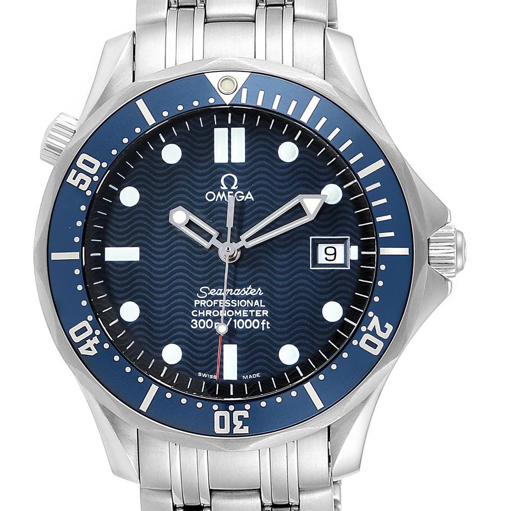 The image shows a front angle of the Omega Seamaster 2531.80.00 Men
s Stainless Steel Blue Dial 2531.80.00 Men
s Stainless Steel Blue Dial watch, highlighting the dial, bezel, and part of the stainless steel bracelet.