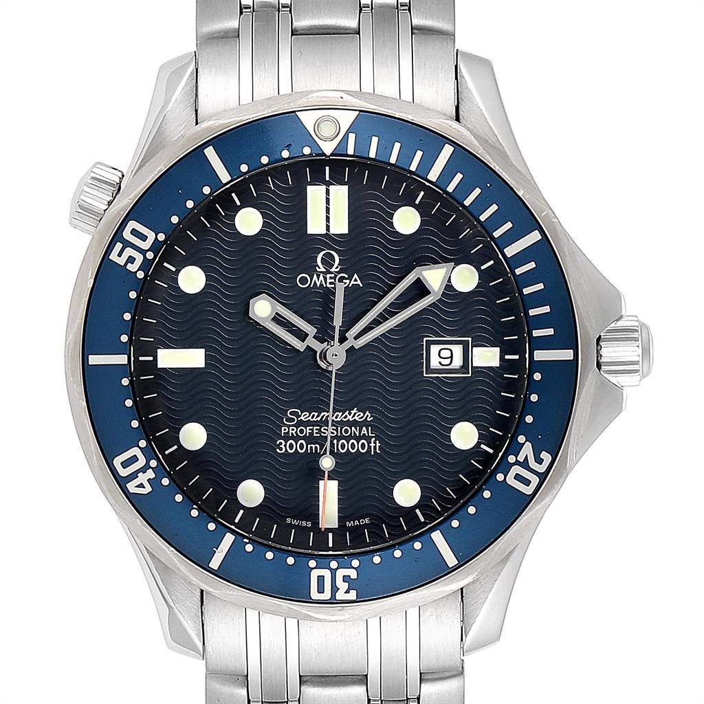 The image shows a front view of an Omega Seamaster 2541.80.00 Men
s Stainless Steel Blue Dial 2541.80.00 Men
s Stainless Steel Blue Dial watch, featuring its dial, bezel, hands, crown, and part of the bracelet.