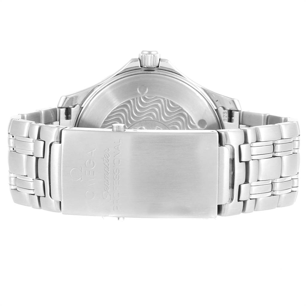 The image shows the back view of an Omega Seamaster 2541.80.00 Men
s Stainless Steel Blue Dial 2541.80.00 Men
s Stainless Steel Blue Dial watch, focusing on the clasp and stainless steel bracelet.