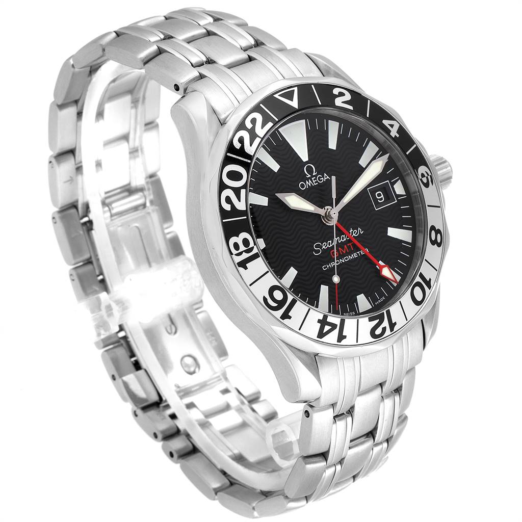 This image shows a side angle of the Omega Seamaster 2534.50.00 Men
s Stainless Steel Black Dial 2534.50.00 Men
s Stainless Steel Black Dial watch, highlighting the face, bezel, crown, and metal bracelet.