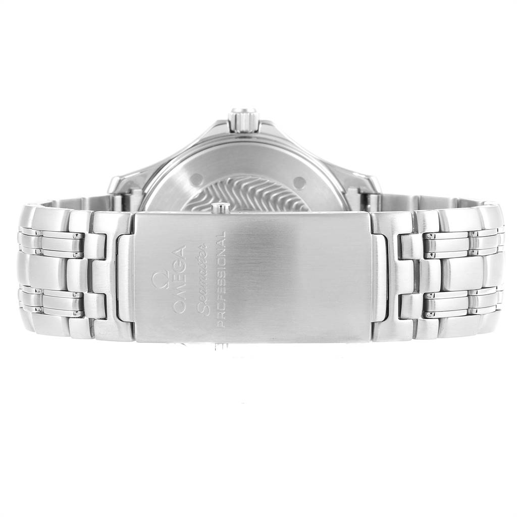 This image shows the back view of the Omega Seamaster 2531.80.00 Men
s Stainless Steel Blue Dial 2531.80.00 Men
s Stainless Steel Blue Dial watch, highlighting the stainless steel clasp and part of the bracelet.