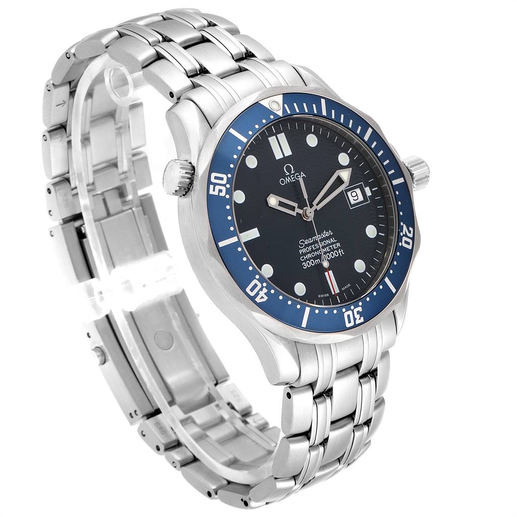 The image shows an Omega Seamaster 2531.80.00 Men
s Stainless Steel Blue Dial 2531.80.00 Men
s Stainless Steel Blue Dial watch at an angled view, showcasing its dial, bezel, crown, and stainless steel bracelet.
