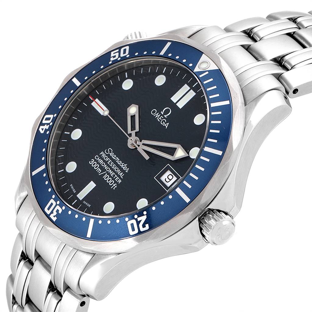 This image shows an angled close-up of the Omega Seamaster 2531.80.00 Men
s Stainless Steel Blue Dial 2531.80.00 Men
s Stainless Steel Blue Dial watch, highlighting the face, bezel, crown, and part of the bracelet.