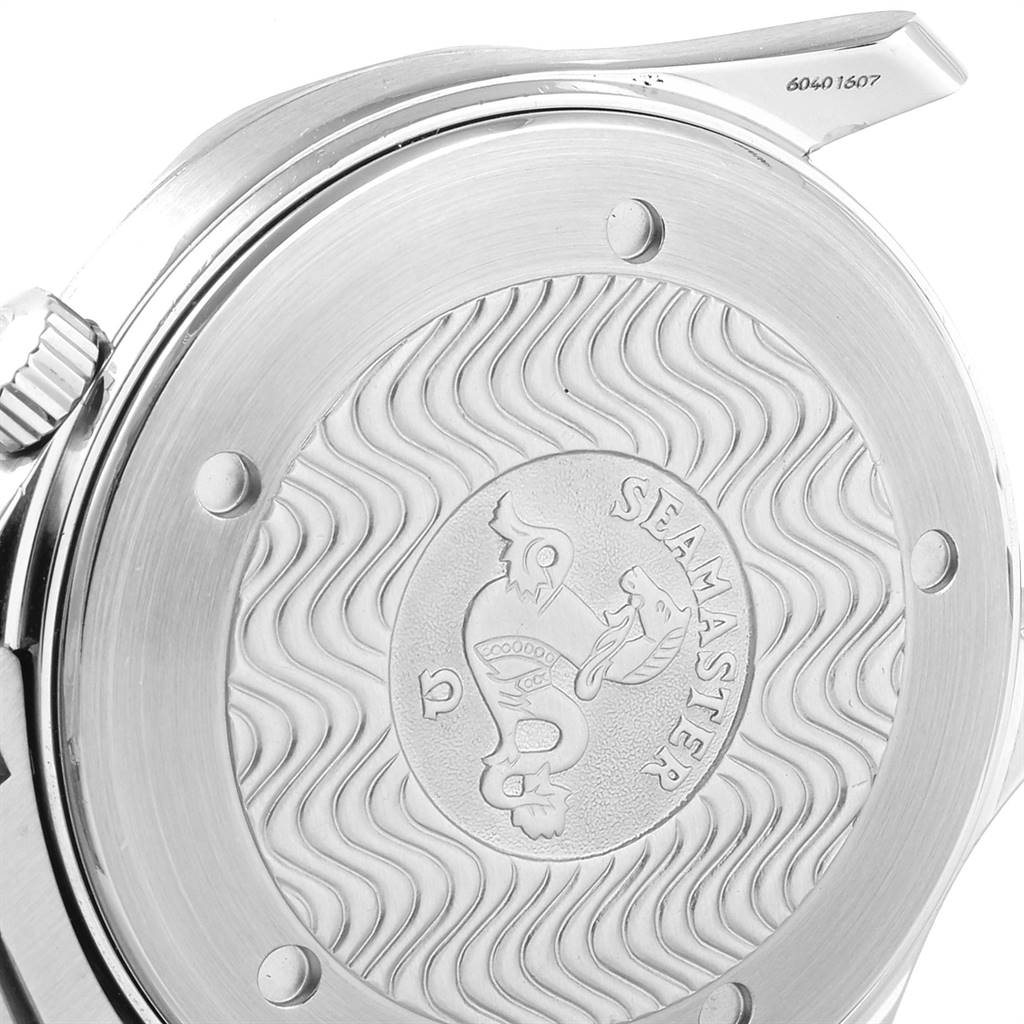 This image shows the engraved case back of an Omega Seamaster 2531.80.00 Men
s Stainless Steel Blue Dial 2531.80.00 Men
s Stainless Steel Blue Dial watch, featuring its emblem and wave pattern design.