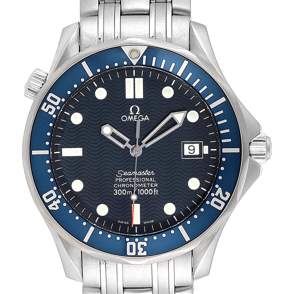 This image shows a frontal view of an Omega Seamaster 2531.80.00 Men
s Stainless Steel Blue Dial 2531.80.00 Men
s Stainless Steel Blue Dial watch, highlighting its face, bezel, and part of the metal bracelet.