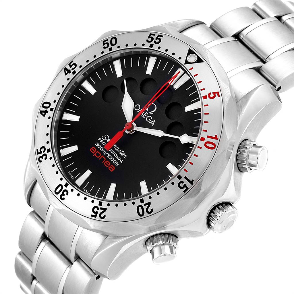 The image shows an Omega Seamaster 2595.50.00 Men
s Stainless Steel Black Dial 2595.50.00 Men
s Stainless Steel Black Dial watch, highlighting its face, bezel, crown, and stainless steel bracelet from a slightly angled view.
