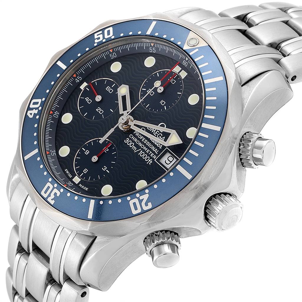 This image shows an Omega Seamaster 2599.80.00 Men
s Stainless Steel Blue Dial 2599.80.00 Men
s Stainless Steel Blue Dial watch at an angle highlighting its face, crown, and stainless steel bracelet.
