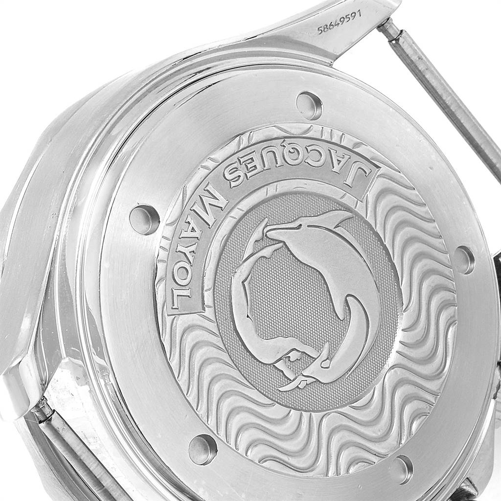 This image shows the back case of an Omega Seamaster 2595.50.00 Men
s Stainless Steel Black Dial 2595.50.00 Men
s Stainless Steel Black Dial watch, highlighting the engraved logo and serial number.