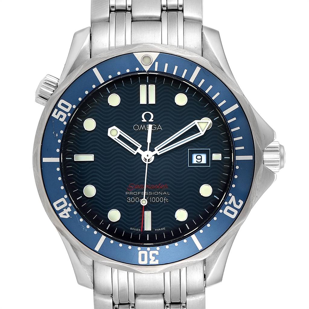 This image shows the front view of an Omega Seamaster 2221.80.00 Men
s Stainless Steel Blue Dial 2221.80.00 Men
s Stainless Steel Blue Dial watch, highlighting its face, bezel, and bracelet.