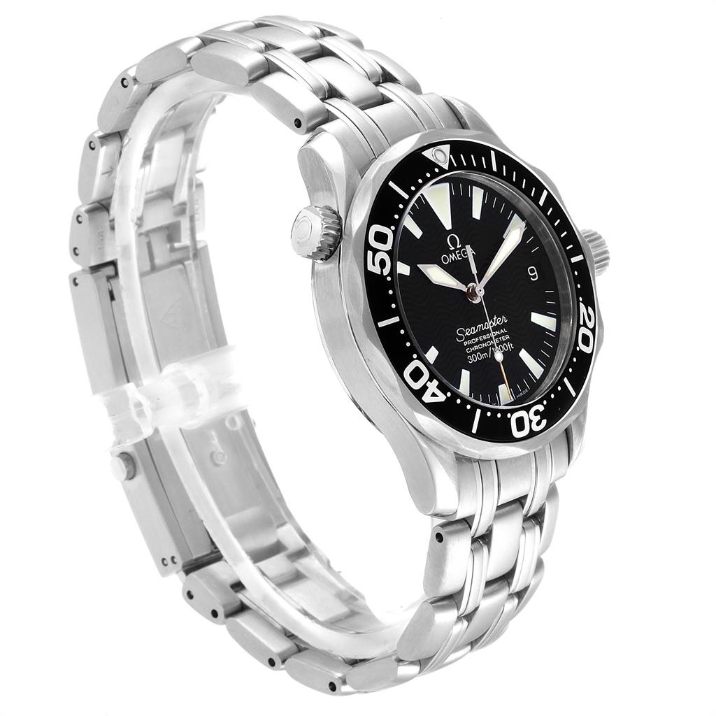 The image shows an angled view of the Omega Seamaster 2252.50.00 Men
s Stainless Steel Black Dial 2252.50.00 Men
s Stainless Steel Black Dial watch, highlighting its face, bezel, crown, and metal bracelet.