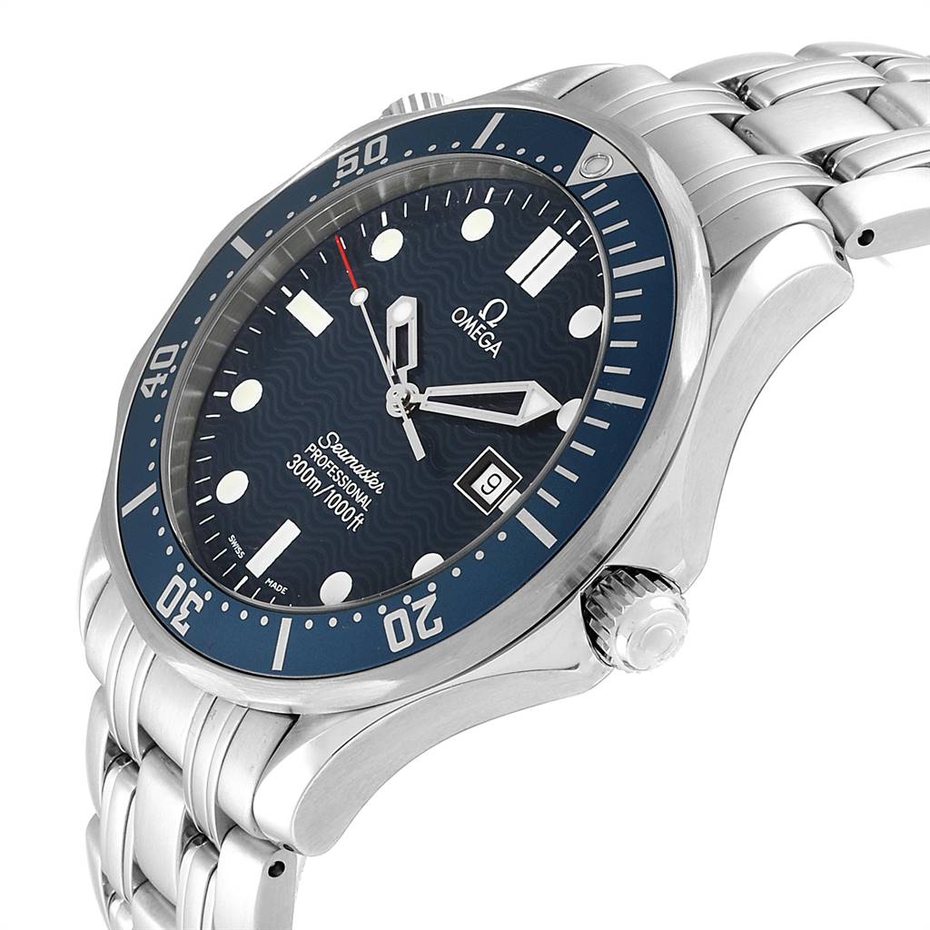 This image shows the Omega Seamaster 2541.80.00 Men
s Stainless Steel Blue Dial 2541.80.00 Men
s Stainless Steel Blue Dial watch from a side angle, highlighting the bezel, dial, case, bracelet, and crown.